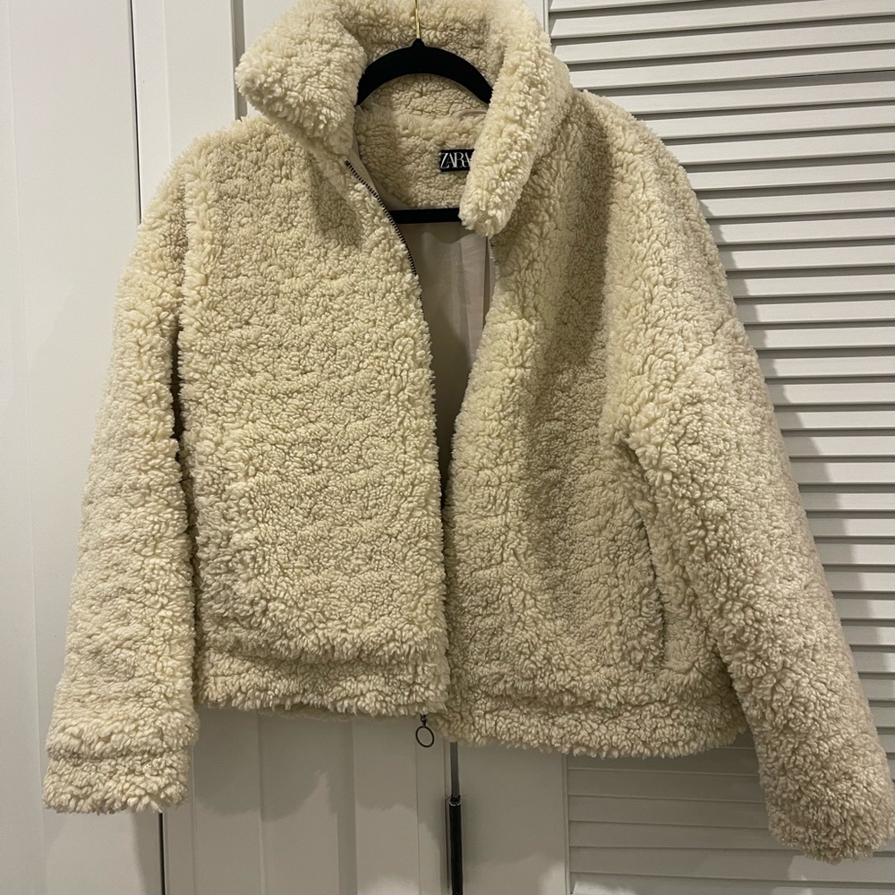 Zara Sherpa jacket ✨ bloggers fav !